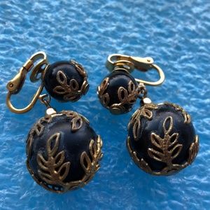 Vintage crown Trifari dangle black gold earrings AS IS